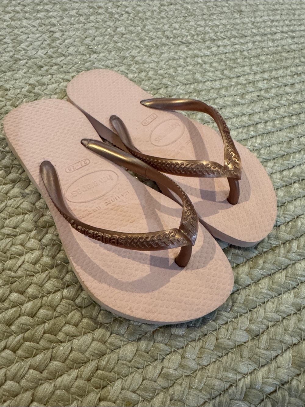 10c Havaianas pink Pink Flip Flops with Metallic Rose Straps